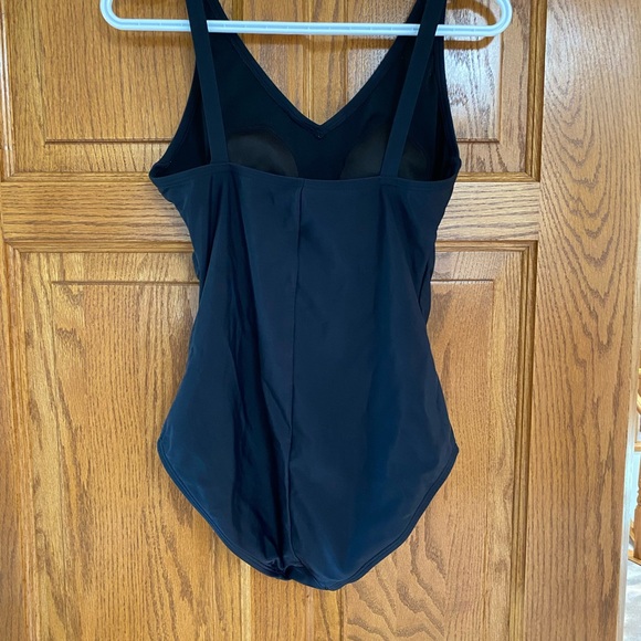 4 speedo swimsuits - all in EUC, all size 8 - Picture 3 of 13